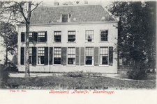 7211 Gezicht op de voorzijde van het huis Postwijck (Rijksstraatweg 39) te Baambrugge (gemeente Abcoude-Baambrugge).